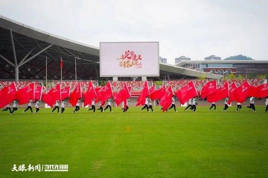 影片今天也曝光了一款全新海报，机械少女阿丽塔全副武装，蓄势待发
